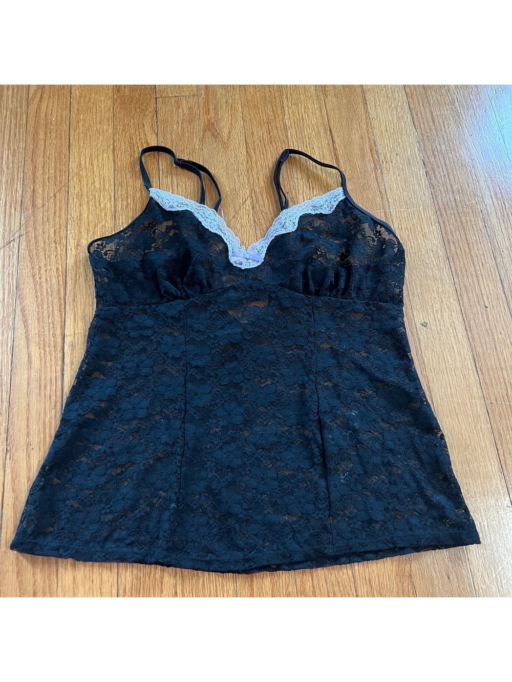 Vintage Y2K Victoria’s Secret mesh lace camisole with light purple trim